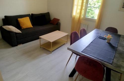 Petit-Palais-et-Cornemps Apartment | Romane et Rosé - Tarifs dégressifs