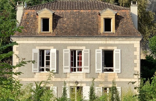 Les Eyzies Villa | Romantic villa in Dordogne, air-conditioned, private heated pool, king size bed