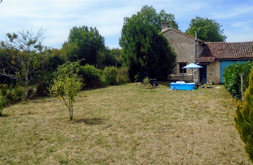 Charroux House | Rural Farmhouse with Spacious Garden near Charroux