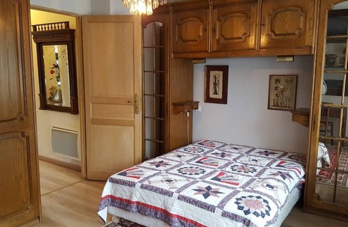 Argentat House | rural house with terrace and small garden all trade without car