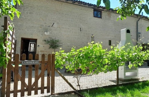 La Bataille Cottage | Rustic 3 bed gite sleeps 6 near Chef Boutonne