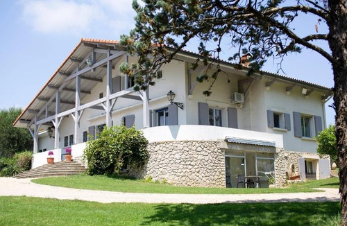 Sarraziet House | Séjour à 2 avec Jacuzzi, Massages disponibles