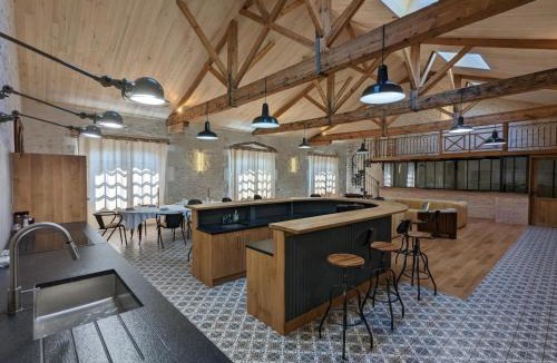 Gondeville Apartment | Séjour de luxe au cœur de Mainxe, avec truffe et cours de cuisine, idéal pour 4 couples - FR-1-653-235