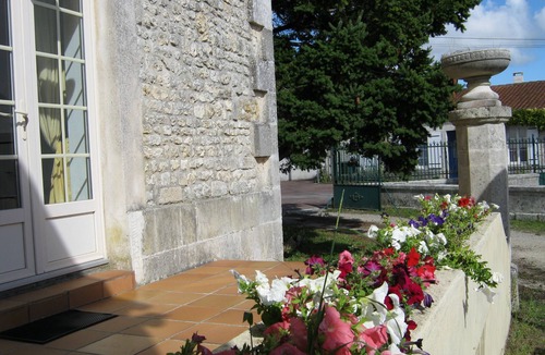 Saint-Just-Luzac Cottage | Saint-Just-Luzac -Charente Maritime Gîte - Self Catering Rental for 5 people