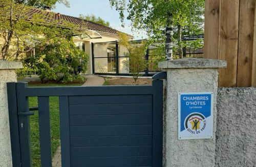 Fontaine-le-Comte Bed & Breakfast | SAKURA