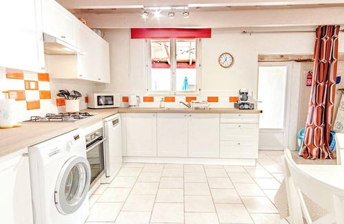 Villeneuve-la-Comtesse Cottage | Sans Souci Gites - Wheatfields - 4 Stars