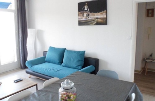 Cenon Apartment | "Say Yes to Cenon" (WIFI, Parking, Balcony, Tram ...)