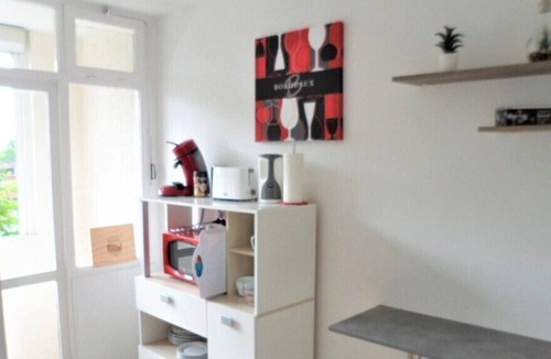 Cenon Apartment | "Say Yes to Cenon" (WIFI, Parking, Balcony, Tram ...)