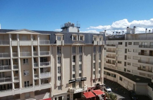 Biarritz Apartment | Seafront Studio with Pool in Biarritz