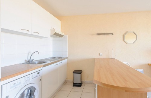 Port District Apartment | Seaside studio for 2 in Châtelaillon-Plage with parking