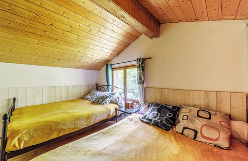 Blesignac Bed & Breakfast | Self-contained accommodation in the heart of an acacia forest