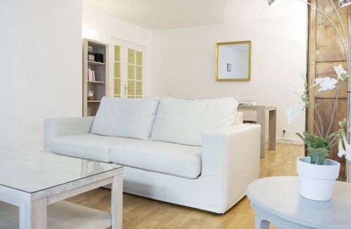 Bordeaux City Centre Apartment | Short term let in a beautiful apartment of 74m² with a parking space