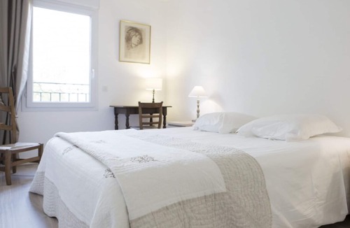 Bordeaux City Centre Apartment | Short term let in a beautiful apartment of 74m² with a parking space