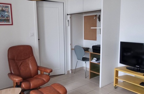 Saint-Genis-de-Saintonge Apartment | Single-storey apartment facing a green area, very well equipped