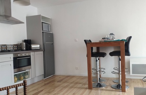 Saint-Pierre-d'Oleron Apartment | Single-storey apartment 2 steps from the market and the pedestrian street of St Pierre