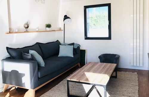 Port District House | Single storey house / shops-market and beach on foot!