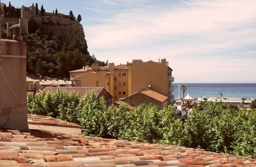 Cassis Apartment | Sleeps 6-10, 80 m2, historic town centre, sea view, 2 mins to harbour and shops