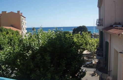 Cassis Apartment | Sleeps 6-10, 80 m2, historic town centre, sea view, 2 mins to harbour and shops