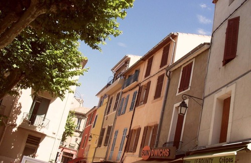 Cassis Apartment | Sleeps 6-10, 80 m2, historic town centre, sea view, 2 mins to harbour and shops