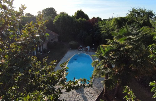 Clussais-la-Pommeraie House | Small farm, capacity of 14 people, private swimming pool, near Futuroscope.