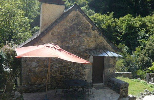 Osse-en-Aspe House | Small Gîte-House on 5 ha property, swimming pool, sauna, gym, horses, donkey