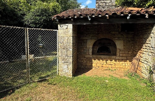 Nanteuil-en-Vallee House | Small house located 200 m from : Nanteuil en Vallée abbey.