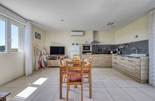 Montagne House | Small House in the Heart of the Vineyards – Comfortable Getaway with Air Conditioning