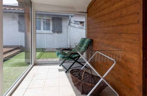 Tarnos Apartment | Small studio on property in Tarnos, with swimming pool, Wi-Fi & garden
