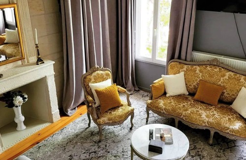 Lugon-et-l'ile-du-Carney Bed & Breakfast | Sommet Clos les arbories House 4 bedrooms, fully equipped kitchen, swimming pool
