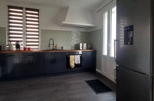 Chateau-Garnier House | Spacious 3-Bed House in Chateau Garnier