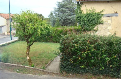 Chateau-Garnier House | Spacious 3-Bed House in Chateau Garnier