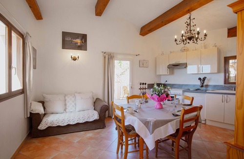 Bormes-Les-Mimosas Apartment | SPACIOUS 3 ROOMS APT IN LARGE GARDEN HOUSE, WIFFI, CLASS 3 *, 1km from the beach