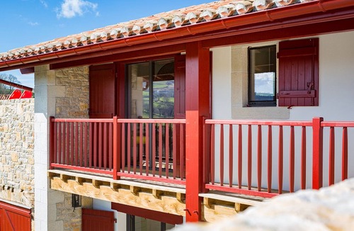 Hasparren Apartment | Spacious BAÏGURA studio, mountain views, direct access to pool & spa