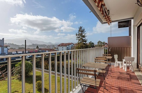 Saint-Jean-de-Luz Apartment | Spacious Central Duplex with Balcony, Near Shops & Jaï Alaï