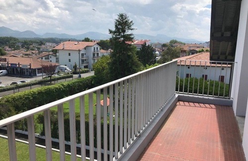 Saint-Jean-de-Luz Apartment | Spacious Central Duplex with Balcony, Near Shops & Jaï Alaï