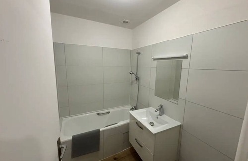 Migne-Auxances Apartment | Spacious & close to Futuroscope