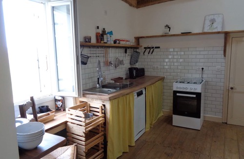 Yviers House | Spacious country gite sleeps 2 or 4 near Chalais - ideal for wedding guests