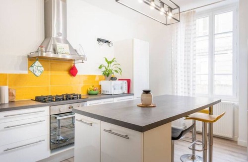 Lestiac-Sur-Garonne House | Spacious house on wooded grounds with swimming pool