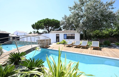 Les Portes-en-Re House | Spacious house with pool and beach access