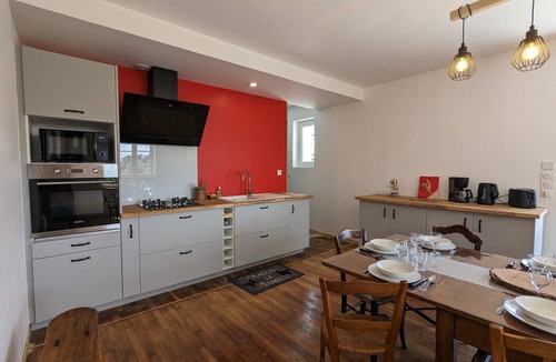 Montbron Cottage | Spacious house with private pool, air conditioning, Wi-Fi, pets allowed and parking