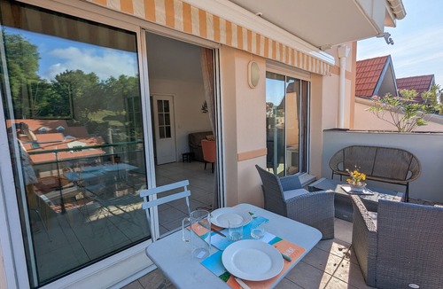 Arcachon Apartment | Spacious, Sunny T3 in Central Arcachon with Terrace, Parking, Near Park and Beach