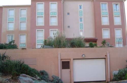 La Faviere Apartment | Spacious T2 with Large Loggia, Near La Favière Beach, Parking Included