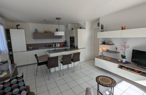 Arcachon Apartment | Spacious T3 with Terrace, Parking, and Pool - Near Arcachon Center and Beach