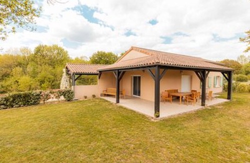 Vasles Villa | Spacious villa with large garden