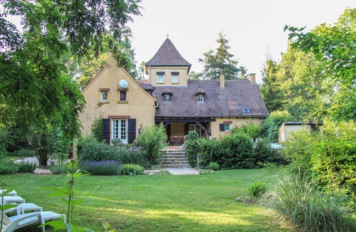 Bouzic Villa | Spacious villa with heated pool and garden