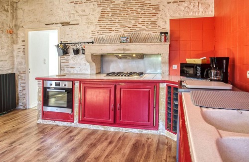 Charente Limousine House | Spend an unforgettable vacation in this beautiful country estate near numerous activities.