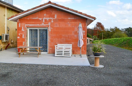 Pouillon House | Spend your family vacation in the countryside.