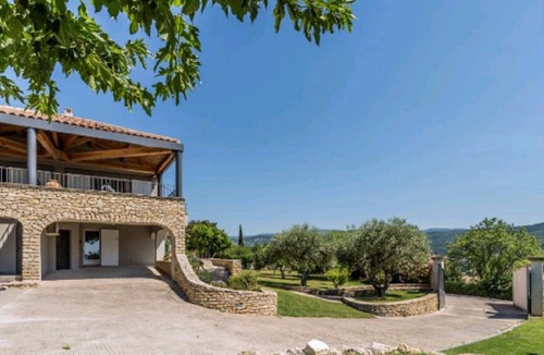 Apt House | Splendid villa in peace and with view