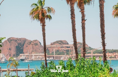 La Ciotat Apartment | ST JEAN VUE MER Pied dans l eau