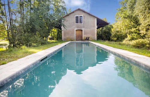 Jemelle Villa | Station Home in Liglet with Private Pool